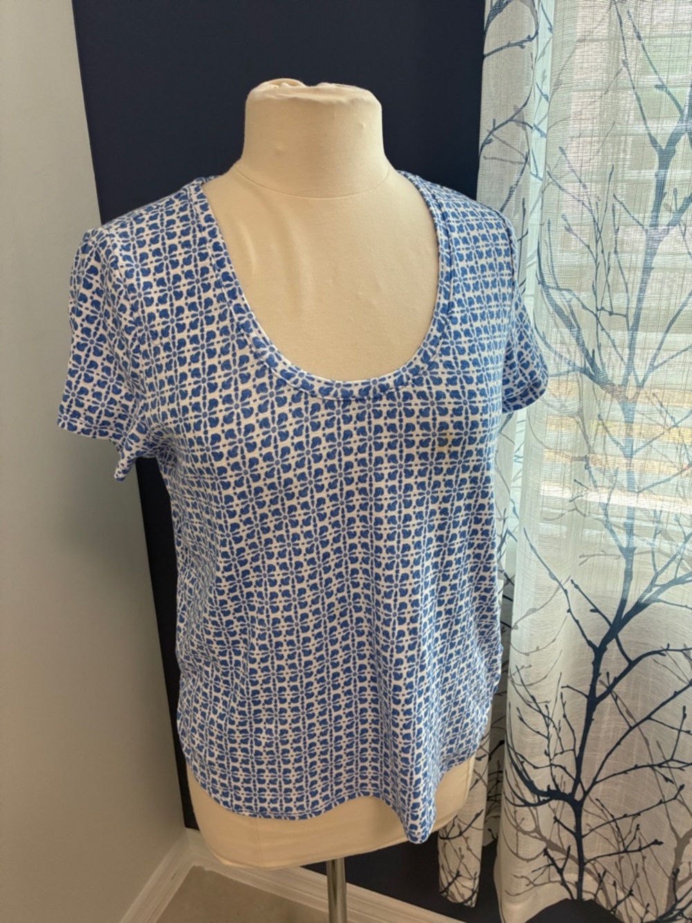 Tommy Bahama Blue Patterned Scoop Neck Women’s Tee